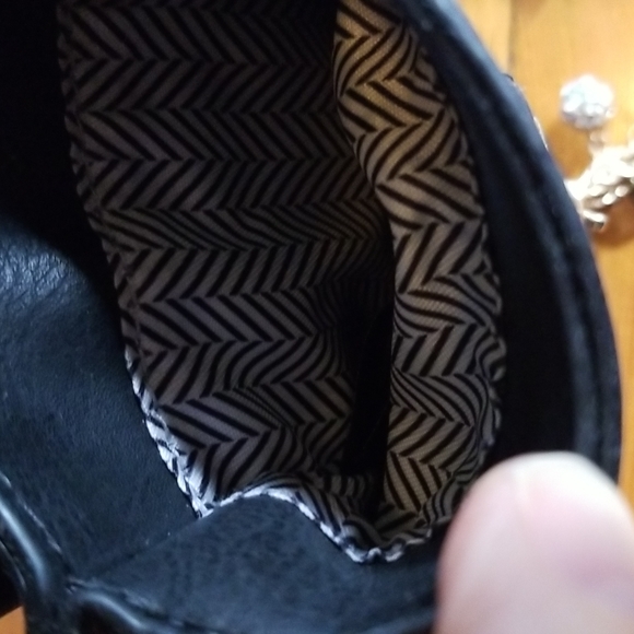 Isabelle Handbag Black Vegan Crossbody - Picture 7 of 11